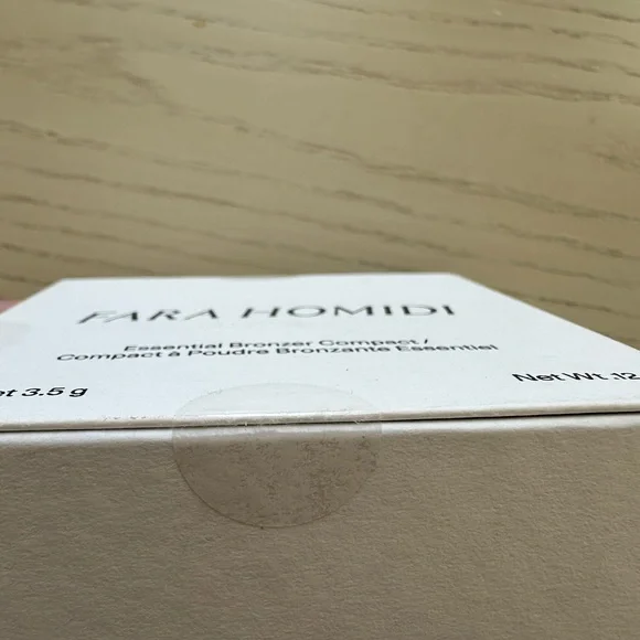 Fara Homidi Essential Bronzer Compact NWT in Bois shade - Picture 3 of 10